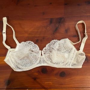 Double lace creme-colored La Perla Bra